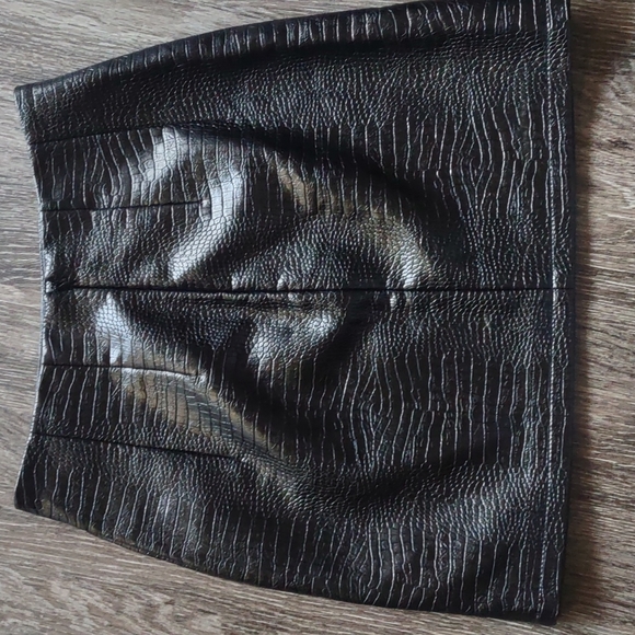 Topshop Embossed Leather Skirt - Picture 5 of 8